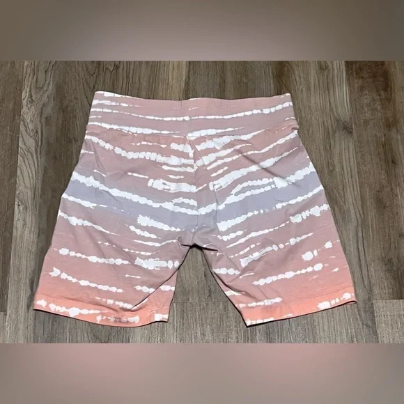 Ladies Puma Ombre Athletic Shorts - Picture 4 of 4